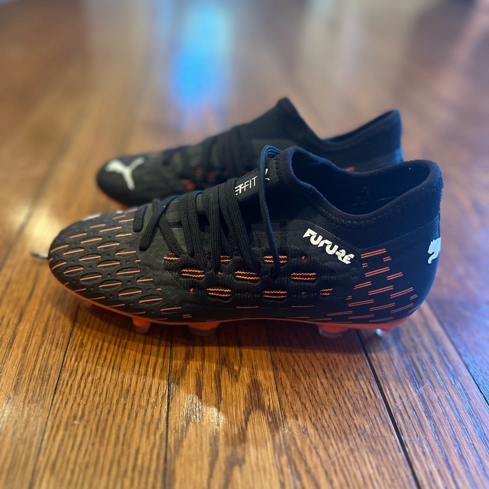 Puma Soccer Cleats - Kids Sz3